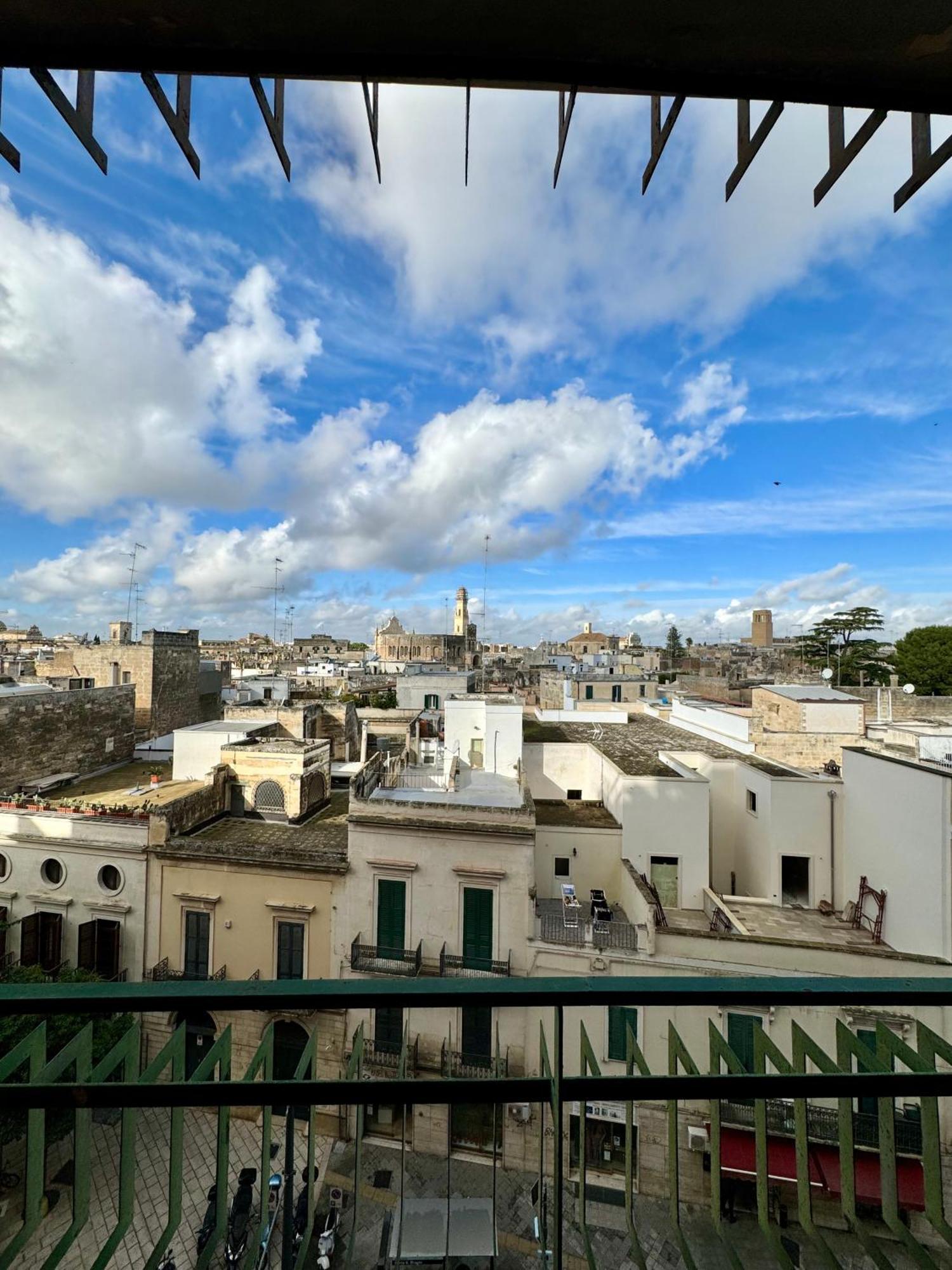 4 Balconi House- Appartamento Moderno A Lecce Eksteriør billede